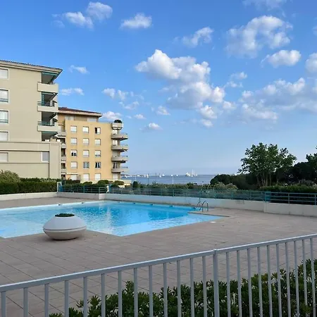 Apartman F2 Climatise, Piscine, Parking, A Pied