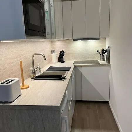 F2 Climatise, Piscine, Parking, A Pied Apartman *