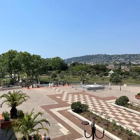 F2 Climatise, Piscine, Parking, A Pied Apartman Antibes