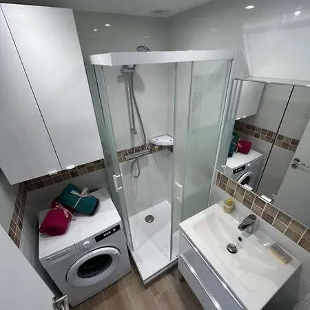 Апартаменты F2 Climatise, Piscine, Parking, A Pied *