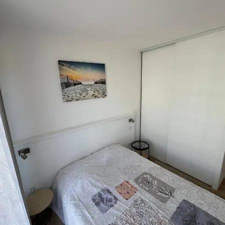 Apartment F2 Climatise, Piscine, Parking, A Pied *