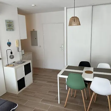 F2 Climatise, Piscine, Parking, A Pied Appartement