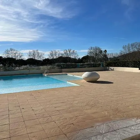 F2 Climatise, Piscine, Parking, A Pied Apartment *