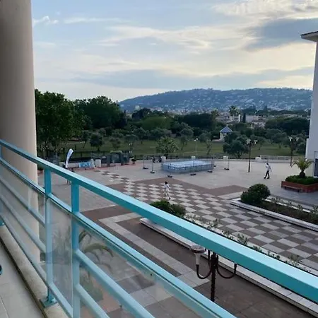 F2 Climatise, Piscine, Parking, A Pied Apartment *