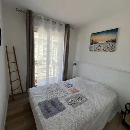 Apartment F2 Climatise, Piscine, Parking, A Pied *