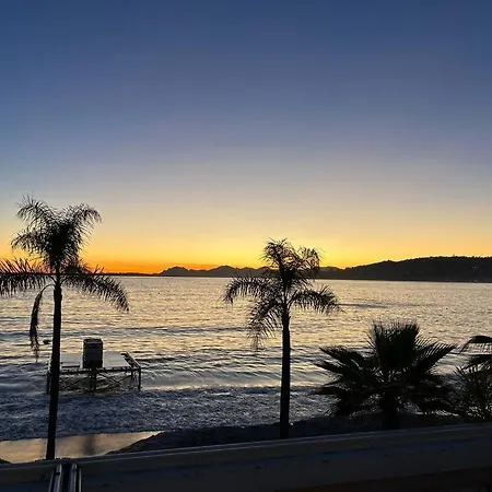F2 Climatise, Piscine, Parking, A Pied Antibes