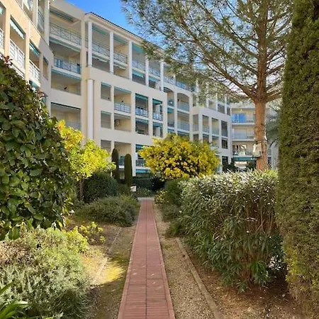 Apartment F2 Climatise, Piscine, Parking, A Pied Antibes