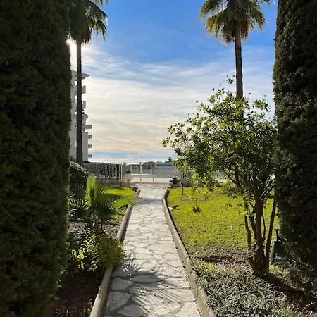 F2 Climatise, Piscine, Parking, A Pied Antibes