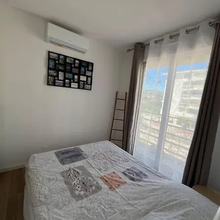 F2 Climatise, Piscine, Parking, A Pied Appartement Antibes