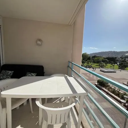 Apartment F2 Climatise, Piscine, Parking, A Pied Antibes