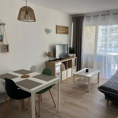 F2 Climatise, Piscine, Parking, A Pied Antibes